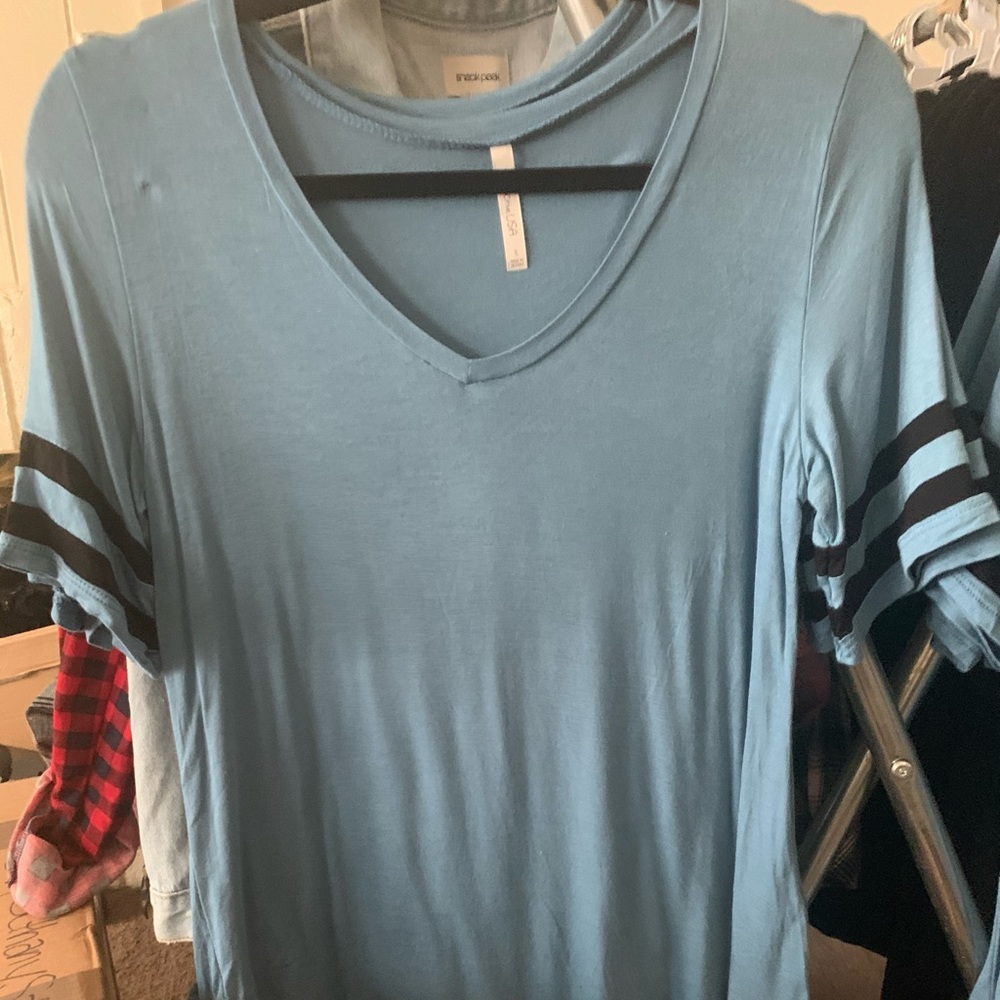 V neck baseball tee
